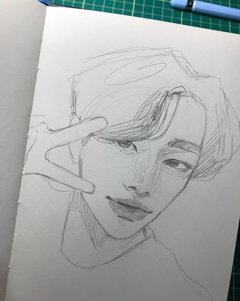 Hyunjin Drawing, Skz Drawing, Pencil Sketches Easy, Skz Art, Children Sketch, 얼굴 드로잉, Skz Fanart, Cute Sketches, Perspective Art