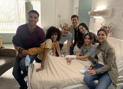 Mason Gooding, Jasmin Savoy Brown, Dylan Minnette, Jack Quaid, Mikey Madison, Jenna Ortega & Melissa Barrera #scream Scream 5 Cast, Scarie Movie, Scream Actors, Scream Series, Tara Carpenter, Scream Characters, Mtv Scream, Jack Quaid, Scream Vi