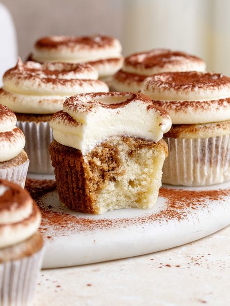 Mascarpone Buttercream, Espresso Cupcakes, Easy Tiramisu, Tiramisu Cupcakes, Coffee Cupcakes, Oreo Cupcakes, Cupcake Flavors, Cupcake Recipe, Cupcakes Recipe