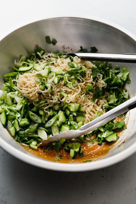 Thai Street Noodles, Summer Asian Food, Easy Nourishing Meals, Spring Vegetarian Meals, Summer Vegetarian Recipes Dinner, Asian Lunch Ideas, Summer Menu Ideas, Veggie Dinner Recipes, Asian Lunch