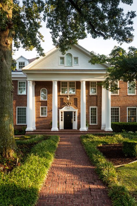 WER worked with the chapter’s building committee to restore the original 1928 Chapter home, which is on the National Register of Historic Places, and removed the two additions added in 1941 and 1958. The new design dramatically increased the overall house size and program space while respecting the presence, scale and style of the original home. College Sorority House, Low Country Cottage, Neo Art Deco, New Classical Architecture, University Housing, Chi Omega Sorority, Sorority House, The Chi, College Sorority