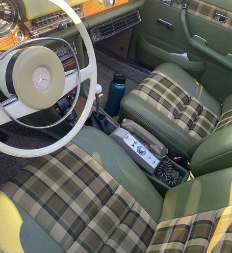 Old Car Interior, Car Interior Aesthetic, Vintage Car Interior, Car Deco, Old Vintage Cars, Getaway Car, Cute Car Accessories, Truck Interior, Interior Aesthetic