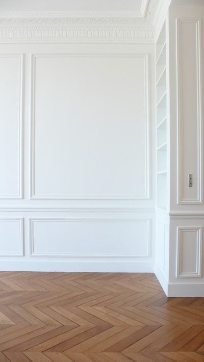 Details Ruangan Studio, درج السلم, Wall Moulding, White Molding, Herringbone Wood Floor, Herringbone Wood, Crown Moulding, Herringbone Floor, Transitional Living