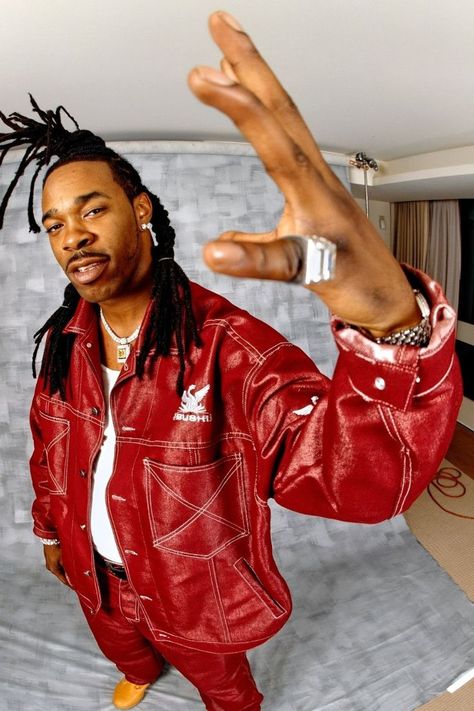 Busta Rhymes's Iconic Dreadlock Styles: Celebrating the 1st Rapper with Dreads in Hip Hop! Explore the evolution of Busta Rhymes' legendary dreadlocks, a trendsetting look that changed the game. His dreads were a symbol of creativity and originality. Discover the history and versatility of his dreadlock. #BustaRhymes #DreadlockStyles #dreads Hair Evolution, Cute Dreads, Hip Hop Classics, Mens Hair Colour, Busta Rhymes, Dreadlock Styles, Dread Hairstyles, Hip Hop Culture, Black Culture