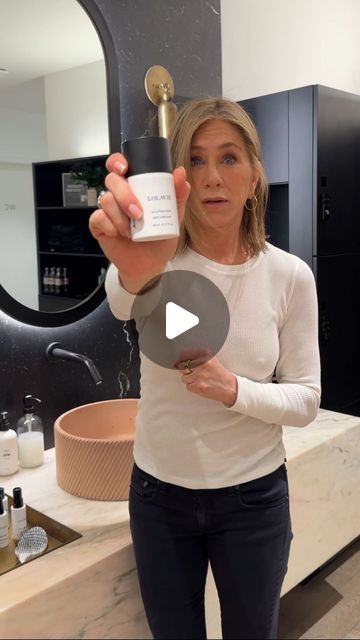 Jennifer Aniston on Instagram: "@lolavie has a new addition to the fam and I’m so excited about this one! It’s taken over a year to get it just right and ALL my friends have used every one of my samples for the past year and are LOVING it. I hope you do too!! With love 🫶🏼introducing…. The Sculpting Paste!" Jennifer Aniston Without Makeup, Jen Aniston Style, Aniston Jennifer, Hair Paste, Jennifer Aniston Hair, Jennifer Aniston Style, Jenifer Aniston, Jen Aniston, The Fam