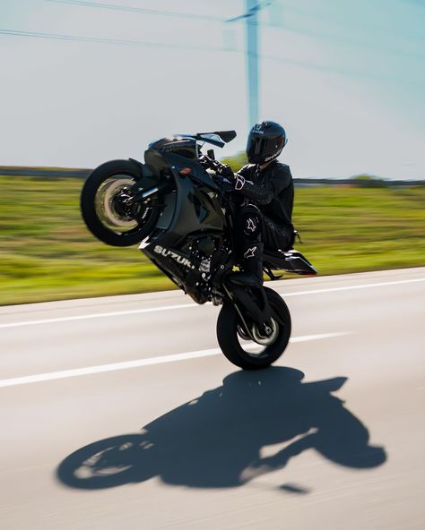 Motorbike Wheelie, Motorbike Guy, Bike Wheelie, Motorcycle Wheelie, Moto Aesthetic, Suzuki Bike, Motorcycle Guy, Suzuki Bikes, Custom Sport Bikes