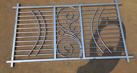 Easy to use Fabrication Grill Design, Flower Railing, Home Decor Balcony, Main Door Design Photos, Steel Stairs Design, Steel Grill Design, Bad Room Design, Furniture Workshop, Modern Window Grill