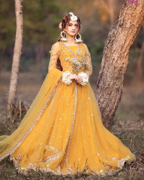 Fashion of Pakistan 2021 | Mustard is new Black Haldi Dress For Bride Sister, Dress For Bride Sister, Haldi Dress For Bride, Mayon Dresses, Asian Wedding Dress Pakistani, Haldi Dress, Dress For Bride, Bridal Mehndi Dresses, Pengantin India