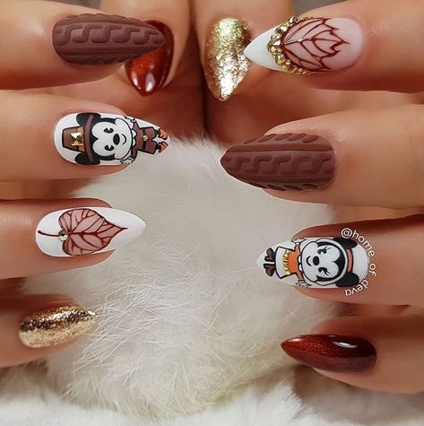 30 Stunning Thanksgiving Nail Design Ideas For 2020 - The Glossychic Holiday Nails Thanksgiving, Thanksgiving Nail Designs, Thanksgiving Nail Art, Thanksgiving Nail, Nagellack Trends, Festive Nail Art, Art Design Ideas, Thanksgiving Nails, Disney Nails