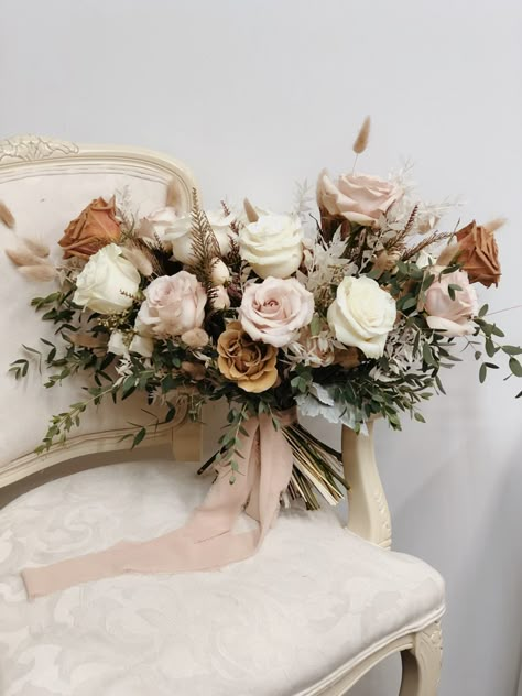 Blush And Champagne Wedding Flowers, Champagne Wedding Theme Flowers, Neutral Tone Wedding Bouquet, Real Touch Flower Arrangements, Champagne Bridal Bouquet, Champagne Wedding Bouquet, Wedding Pallets, Weding Gift, Bouquet Shapes