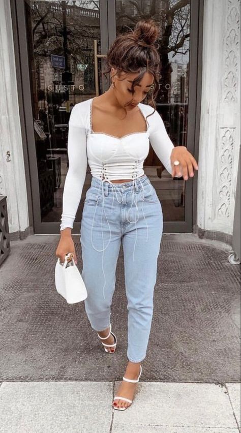 Mom Jeans With Heels Outfit, Cute Outfits With Jeans And Heels, Jeans With Heels Outfits, Blue Jeans White Top, Ripped Jeans Heels, Jeans And Heels Outfit, Dressy Jeans Outfit, Outfits With Heels, Mommy Jeans