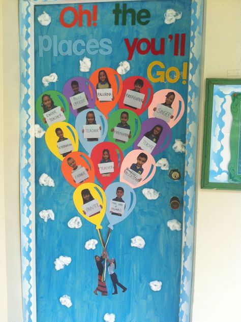 Kindergarten Classroom Themes, Preschool Door, Dr Seuss Classroom, Dr Seuss Crafts, Seuss Classroom, Seuss Crafts, Farm Animals Theme, Preschool Bulletin, Preschool Bulletin Boards