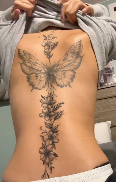 Backpiece Tattoo, Pretty Hand Tattoos, Spine Tattoos For Women, Tattoos For Black Skin, Pretty Tattoos For Women, Dope Tattoos For Women, Stylist Tattoos, Cute Tattoos For Women, Back Tattoo Women