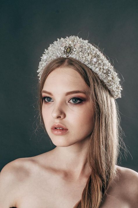 Ethereal Elegance: Dreamy Party Hairstyle Ideas for Enchanted Evenings" Party Hairstyle, Space Mask, Russian Wedding, Character Face, Russian Style, Langer Mantel, Modern Accessories, Aesthetic People, Diy Beauty Hacks