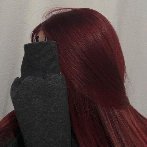 GORGEOUS RED HAIR COLOR IDEAS FOR GIRLS - color de pelo rojo Gorgeous Red Hair, Red Hair Color Ideas, Cherry Red Hair, Wine Red Hair, Red Hair Inspo, Wine Hair, Cherry Hair, Dyed Red Hair, Dark Red Hair