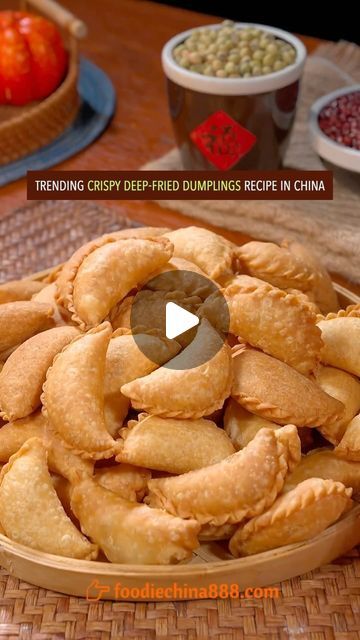 Dumplings Dessert, Fried Dumplings Recipe, Meat Dumplings, Chinese New Year Food, Fried Dumplings, Pork Dumpling, Dumplings Recipe, Dumpling Recipe, Fried Pork