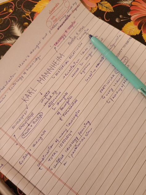 Study motivation / study motivation aesthetic / study story instagram / studygram / sociology notes / handwritten notes aesthetic / mindmapping aesthetic / mindmapping notes / mind maps / how to make notes aesthetic / notes aesthetic / sticky notes aesthetic / highlighter aesthetic Sociology Notes Aesthetic, Handwritten Notes Aesthetic, Study Story Instagram, Sociology Aesthetic, Motivation Aesthetic Study, Highlighter Aesthetic, Sociology Notes, Aesthetic Sticky Notes, Study Motivation Aesthetic