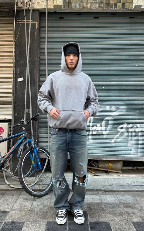 Comfy Men Outfits Aesthetic, Cozy Streetwear Men, Outfit Accessories Men, Grey Crewneck Outfit Men, Mens Hoodie Outfit Streetwear, Mens Hoodie Outfit, Mens Turtleneck Outfits, Turtleneck Outfit Men, Turtleneck Outfits