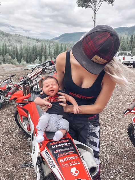 Country Baby Pictures, Motocross Family, Motocross Baby, Motocross Mom, Country Couple Pictures, Parker Outfit, Moto Mom, Kids Goals