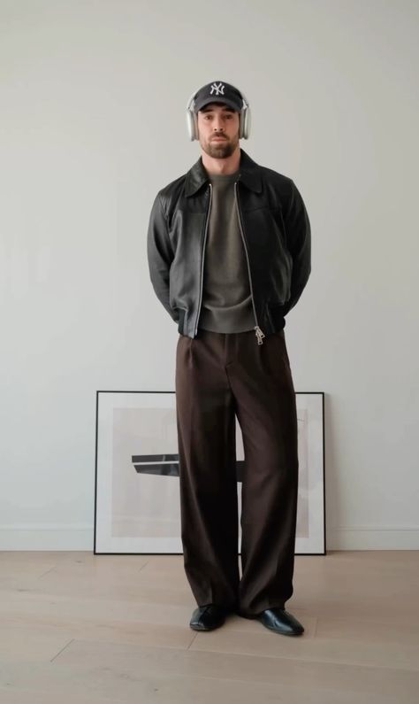 Dark Academia Outfits Men, Black Men Casual Style, Chinos Men Outfit, Cafe Outfit, Trousers Outfit Men, Fall Menswear, Wide Leg Trousers Outfit, Formal Dresses For Men, Mens Athletic Pants