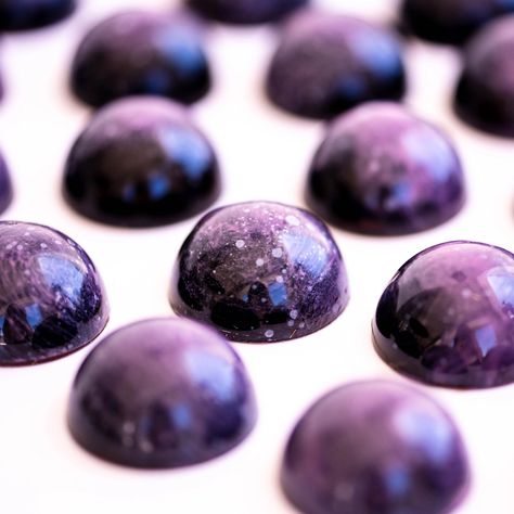 Chocolate Raspberry Galaxy Bonbons + Video Tutorial – Sugar Geek Show White Chocolate Bonbons, Bonbon Recipe, Christmas Bonbons, Dessert Garnish, Chocolate Molds Recipe, Chocolate Bonbons Recipe, Making Gummy Bears, Gf Ideas, Filled Chocolates