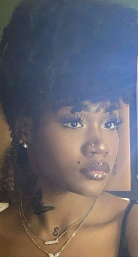 Toni’s interlude... on Twitter: "🧚🏾… " Double Nose Piercing On Black Women, Double Piercing Nez, Double Nose Piercing Black Women, Two Nose Piercings On One Side, Different Piercings Face, Nose Ring Aesthetic, Double Nose Piercing Same Side, Nose Piercing Aesthetic, Unique Piercings