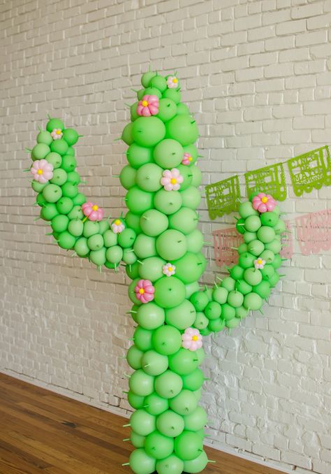 Cactus Balloon art, cactus themed party / cactus party decor / Cinco de Mayo party decor / Cinco de Mayo party ideas / Southwestern party ideas / Styled by Carolina from MINT Event Design / www.minteventdesign.com Cactus, Balloons