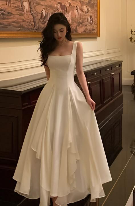 Aesthetic White Dress Formal, Gala Dress Ideas, Elegant White Summer Princess Dress, Ethereal Aesthetic Dress, White Outfits Aesthetic, Coquette Evening Dress, Dress To Impress Glamour, Korean Princess Dress Aesthetic, White Dress Korean Formal