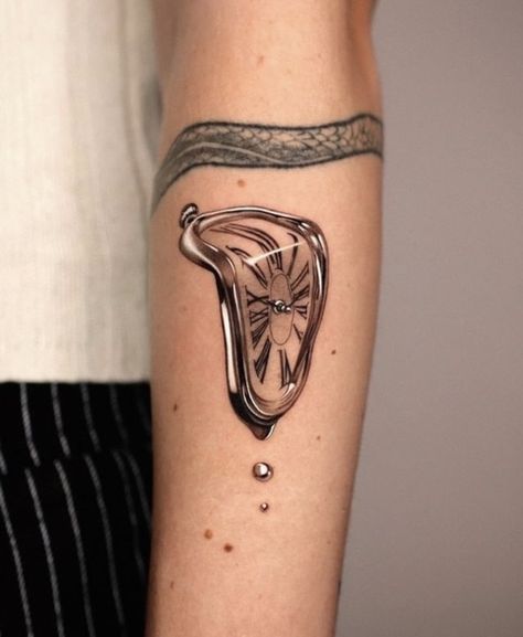 Small Surealism Tattoo, Surrealist Tattoo Ideas, Metalic Tatoos, Surealism Tattoo Ideas, Cyberlism Tattoo, Liminal Tattoo, Hyperrealism Tattoo, Dali Clock Tattoo, Chrome Tattoo Designs