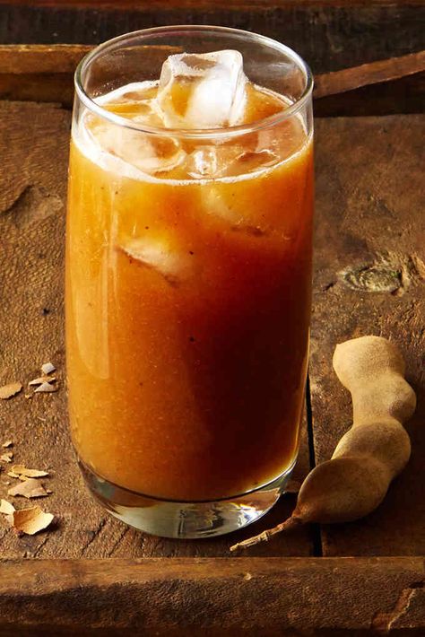 Tamarindo Drink Recipe, Tamarind Benefits, Tamarind Drink, Fresca Drinks, Tamarind Water, Tamarind Recipes, Tamarind Fruit, Agua Fresca Recipe, Indian Drinks