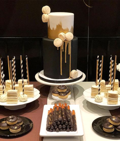 Dessert Table Ideas Black And Gold, Black White Gold Dessert Table, Black And Gold Desert Bar, Dessert Table Black And Gold, Luxury Dessert Table, 40th Birthday Desserts, Black And Gold Cake Table, White Gold Black Cake, 60th Birthday Dessert Table