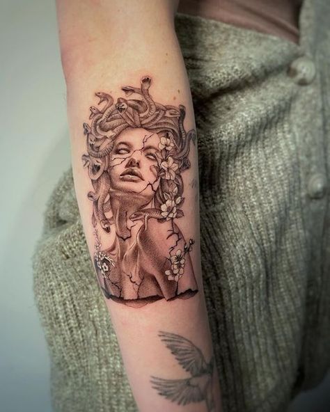 Eleonora Balducchi on Instagram: "Medusa x Morgyn 🐍  Done at @monna.lissa_   * * *  #medusa #medusatattoo #blackandgreytattoo #finelinetattoo #singleneedle #tattooedgirls #tattooedwomen #tattooideas #latattoo #latattooartist" Medusa Ribcage Tattoo, Medusa Tattoo Beautiful, Medusa Tattoo On Leg, Colored Medusa Tattoo, Medusa Leg Sleeve Tattoo, Green Mythology Tattoo, Leela Tattoo, Medusa Neck Tattoo, Marble Statue Tattoo