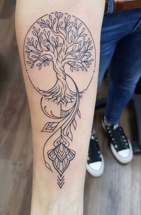 Tree Of Life Tattoo Feminine, Practice Tattooing, Tattoo Dos, Tree Of Life Mandala, Yggdrasil Tattoo, 2024 Tattoo, Hp Tattoo, Family Tree Tattoo, Chic Tattoo