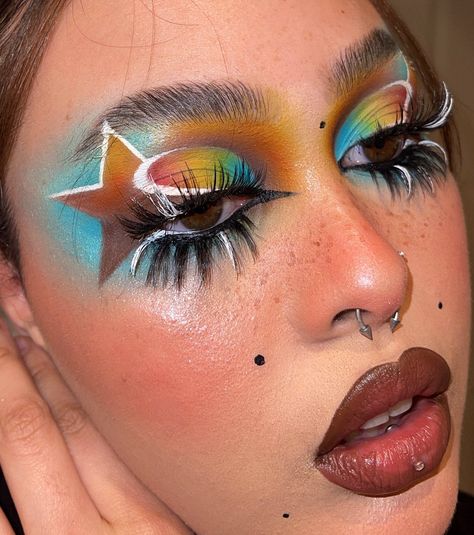 Complimentary Colors Makeup, Difficult Makeup Looks, Thermal Makeup, Dramatic Eye Makeup Looks, Creative Makeup Ideas Art Inspiration, Makeup Ideas Crazy, Funky Makeup Creative, Extreme Makeup Looks, Crazy Eyeshadow Looks