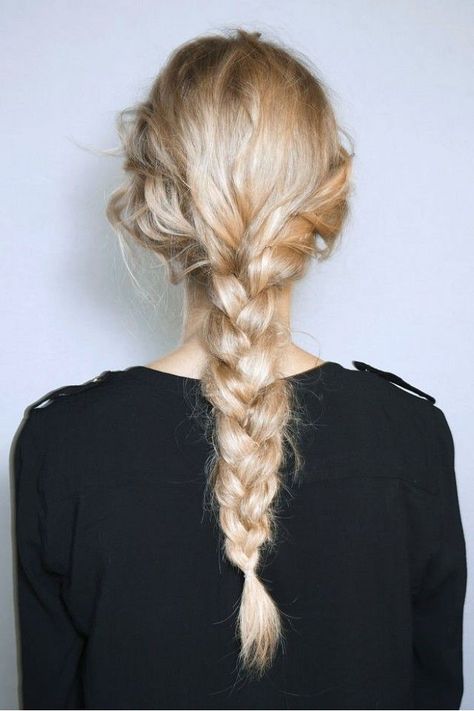 Messy Low Braid Trendy We Fryzurach, Hair Colorful, Fishtail Braid, Hot Hair Styles, Sienna Miller, Holiday Hairstyles, Long Blonde, Long Blonde Hair, Gwyneth Paltrow