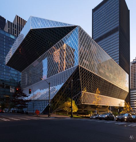 Deconstructivism Architecture, Oma Architecture, Seattle Library, Seattle Central Library, Seattle Public Library, Deconstructivism, Commercial And Office Architecture, Beautiful Library, Rem Koolhaas