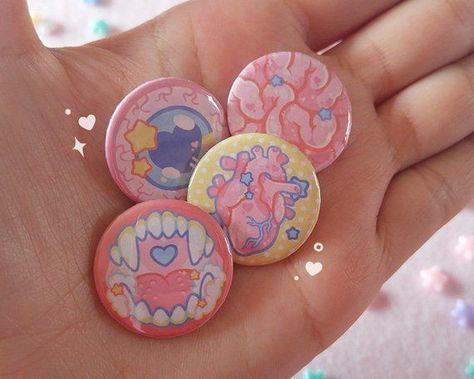 Candy Gore, Ita Bags, Pastel Candy, Ita Bag, Bag Pins, Yami Kawaii, Pretty Pins, Kawaii Style, School Clothes