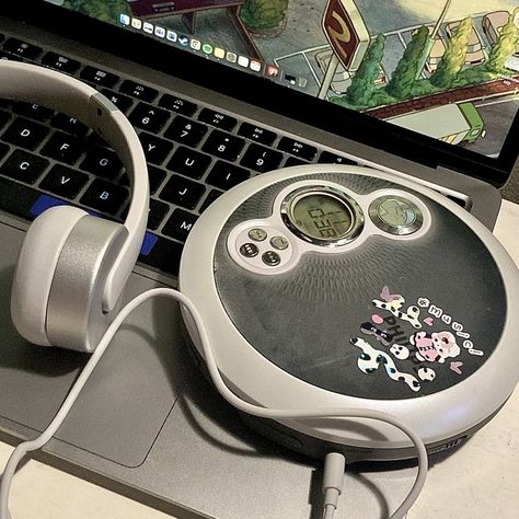 Portable Dvd Player Aesthetic, 2000s Asethic, Portable Cd Player Aesthetic, Dvd Player Aesthetic, Aesthetic Cd Player, Music Player Aesthetic, Mp3 Player Aesthetic, Walkman Aesthetic, Headphones Y2k