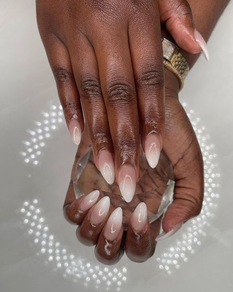 Nude Nails Inspo, Nails Natural Acrylic, Fake Nails Natural, Nails Almond Medium, Press On Nails Almond, Natural Acrylic, White Gradient, Sassy Nails, Nails Natural