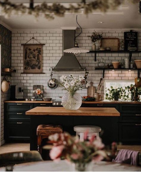 Dark Cottage Home Decor, Dark Acedamia Kitchen, Dark Academia Aesthetic Dining Room, Dark Rustic Home Decor, Tavern Kitchen, Academia Kitchen, Dark Academia House, Dark Academia Kitchen, Academia House