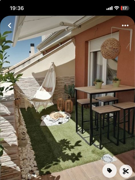 Balcony Hammock Ideas, Ideas Para Patios Pequenos, House Front Garden, Front Garden Design Ideas, Ideas For Small Backyards, Soft Autumn Color Palette, Autumn Color Palette, Terrace Garden Design, Small Balcony Design