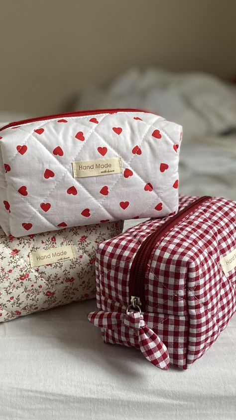 You can buy it in our website on Etsy @Stteffani Sewed Makeup Bags, Sewing Pencil Case, Sewing Makeup Bag, Diy Trousse, Quilted Cosmetic Bag, Makeup Pouches, Diy Makeup Bag, Bridal Jewellery Inspiration, Pouch Diy