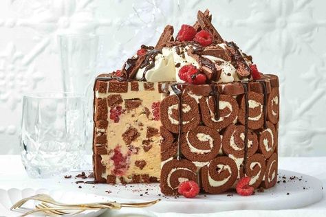 Choc Ripple Cake, Easy Ice Cream Cake, Cream Cake Recipe, Raspberry Ice Cream, Ice Cream Cake Recipe, Fairy Bread, Tim Tam, Festive Desserts, Easy Ice Cream