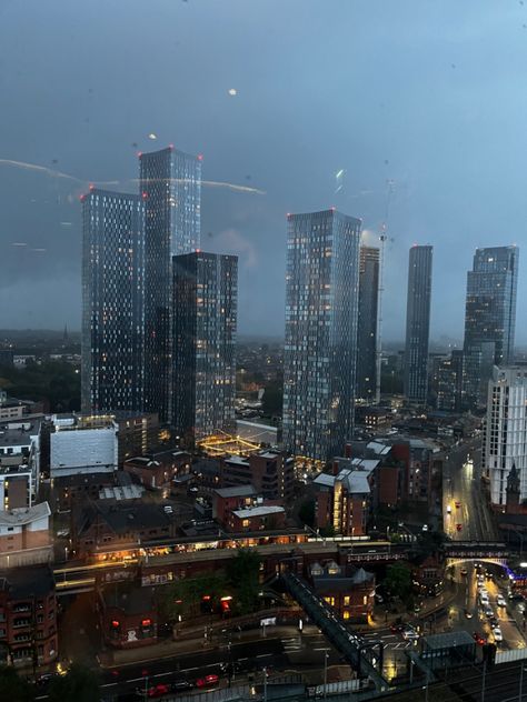 Manchester Apartment View, Uk City Aesthetic, Uk Apartment Aesthetic, Manchester Apartment Aesthetic, University Of Manchester Aesthetic, London City Photography, London Date Night, Manchester Aesthetic, London City Night