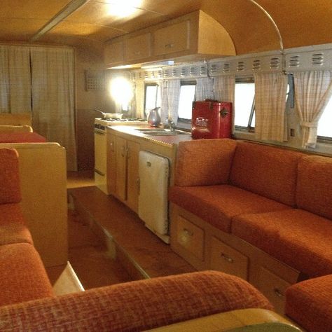 1948 Flxible Bus (motorhome) Rv Interior Design, Vintage Trailer Interior, Caravan Salon, Camper Interior Design, Trailer Interior, Vintage Rv, Travel Trailer Remodel, Vintage Campers Trailers, Vintage Caravans