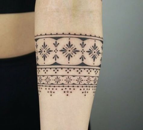 Flowerpattern Arm Band Boho Arm Band Tattoo, Wrist Band Tattoo For Women Bracelets, Women’s Armband Tattoo, Tattoo Ideas Arm Band, Pattern Armband Tattoo, Upper Arm Cuff Tattoo For Women, Ornamental Armband Tattoo, Ornamental Cuff Tattoo, Ornamental Band Tattoo