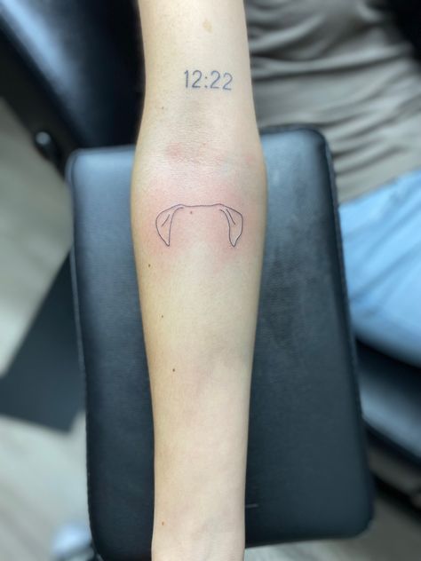 Dog Remembrance Tattoo In Memory Of, Tattoos In Memory Of Dogs, Tattoo Ideas Dog In Memory Of, Boxer Outline, Dog Memory Tattoo, Dog In Memory, Dog Outline Tattoo, Boxer Dog Tattoo, Massive Dogs