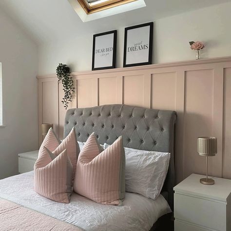 This incredible bedroom wall panelling makeover cost just £50! Pink Panelling, Wall Paneling Makeover, Paneling Makeover, Wall Panels Bedroom, Wall Paneling Diy, Dekorasi Kamar Tidur, Bedroom Panel, Master Bedrooms Decor, Room Inspiration Bedroom