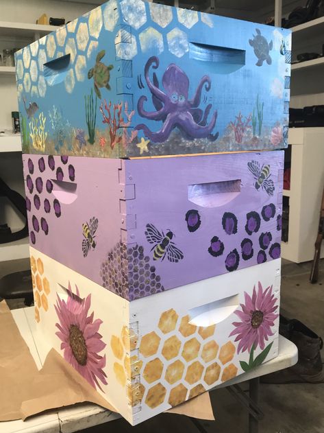 Bee Hive Design Ideas, Painted Bee Hives Ideas, Bee Hive Painting Ideas, Flow Hive Painting Ideas, Flow Hive Paint, Bee Box Painting Ideas, Painted Bee Hives Boxes, Painted Bee Boxes, Beehives Painted Boxes