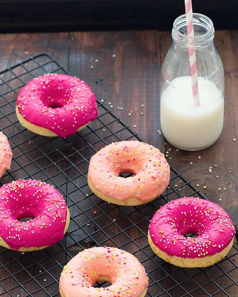 Vanilla Glaze, Delicious Donuts, Baked Donuts, Recipes To Try, Mini Donuts, Breakfast Snacks, Cake Donuts, Baking Sweets, Pancakes And Waffles